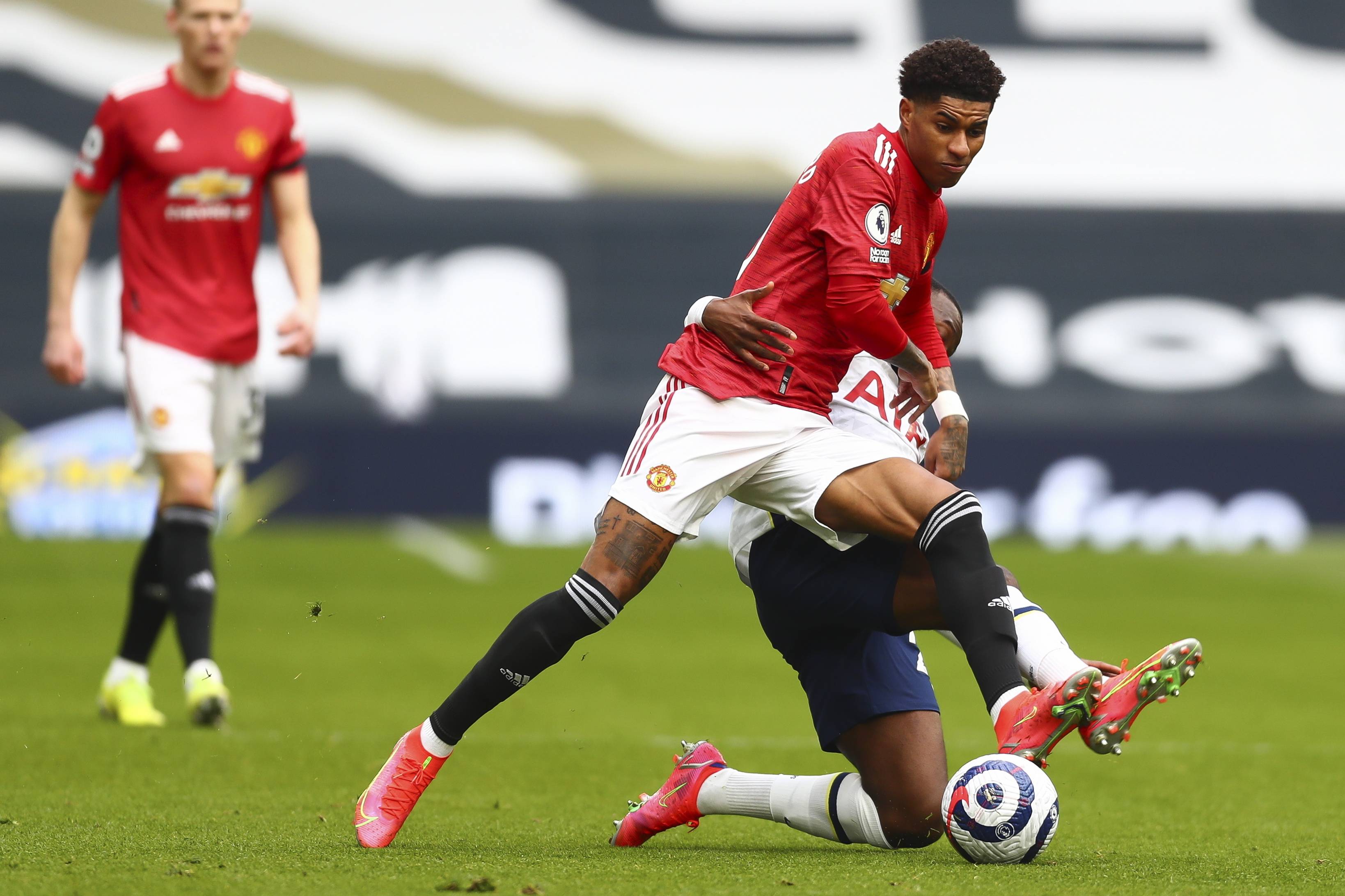 裁判由于站 裁判由于站